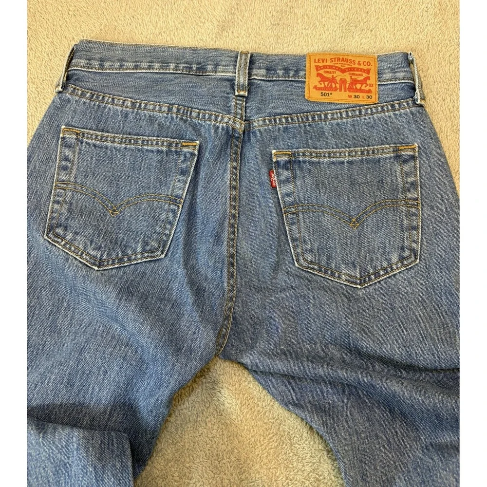 Levis 501 Original Fit Mens Jeans 30x30 Medium Wash Blue Straight Leg Button Fly